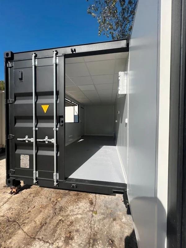 20-foot custom bar / café container
