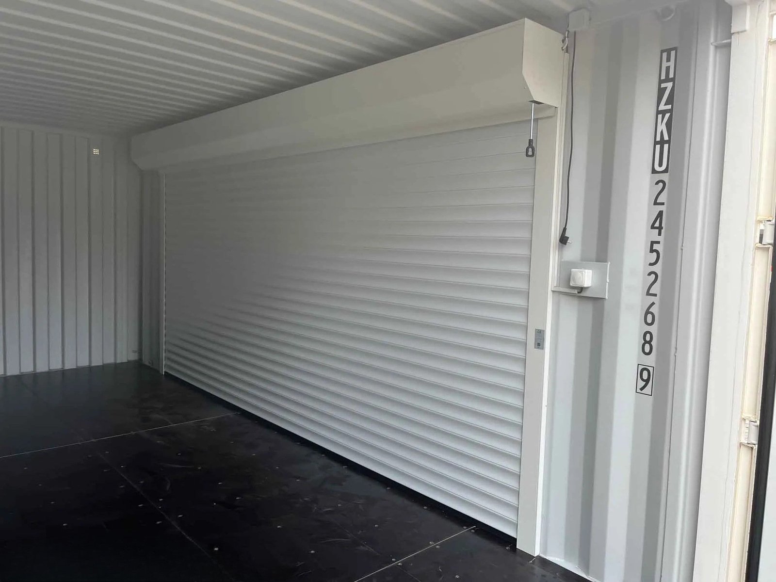 Contenedor 20' modificado persiana lateral RAL 9010 blanco