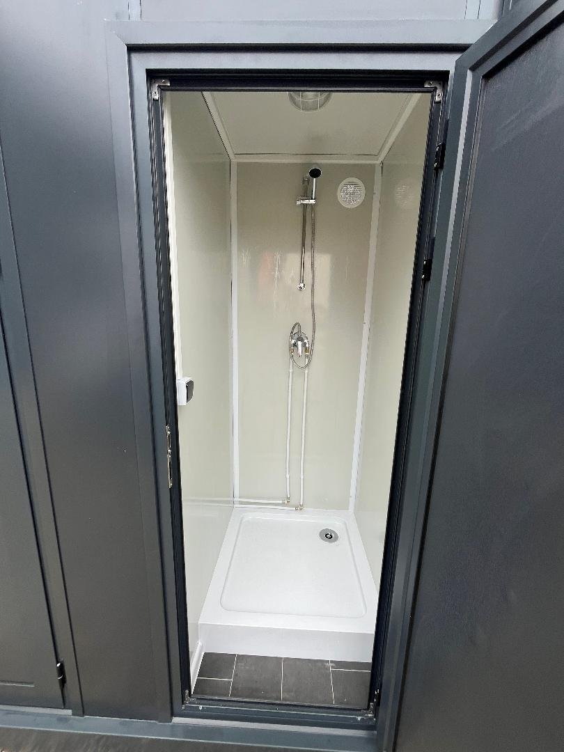 Módulo sanitario WC + lavabo + ducha conectable gris
